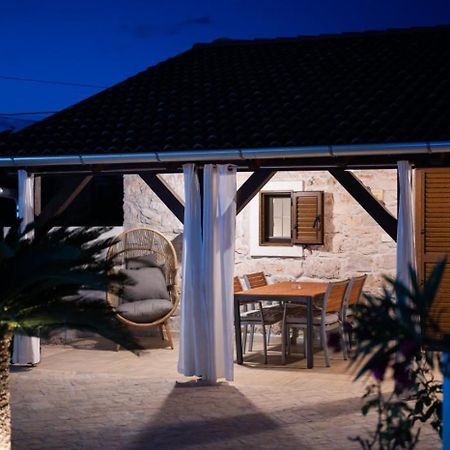 Moki'S Debi Villa Debeljak Exterior photo